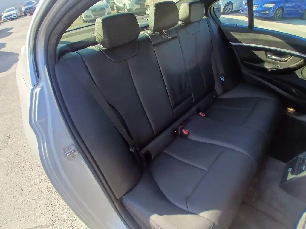 BMW 330 i, снимка 13 - Автомобили и джипове - 55508907