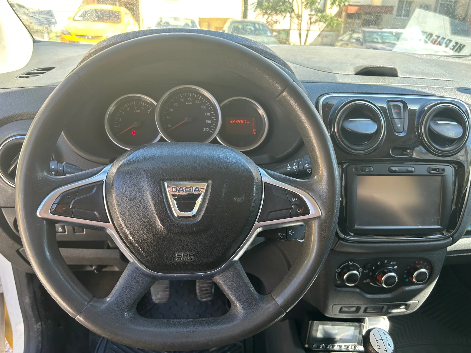 Dacia Lodgy 1.6i LPG, снимка 13 - Автомобили и джипове - 56020674
