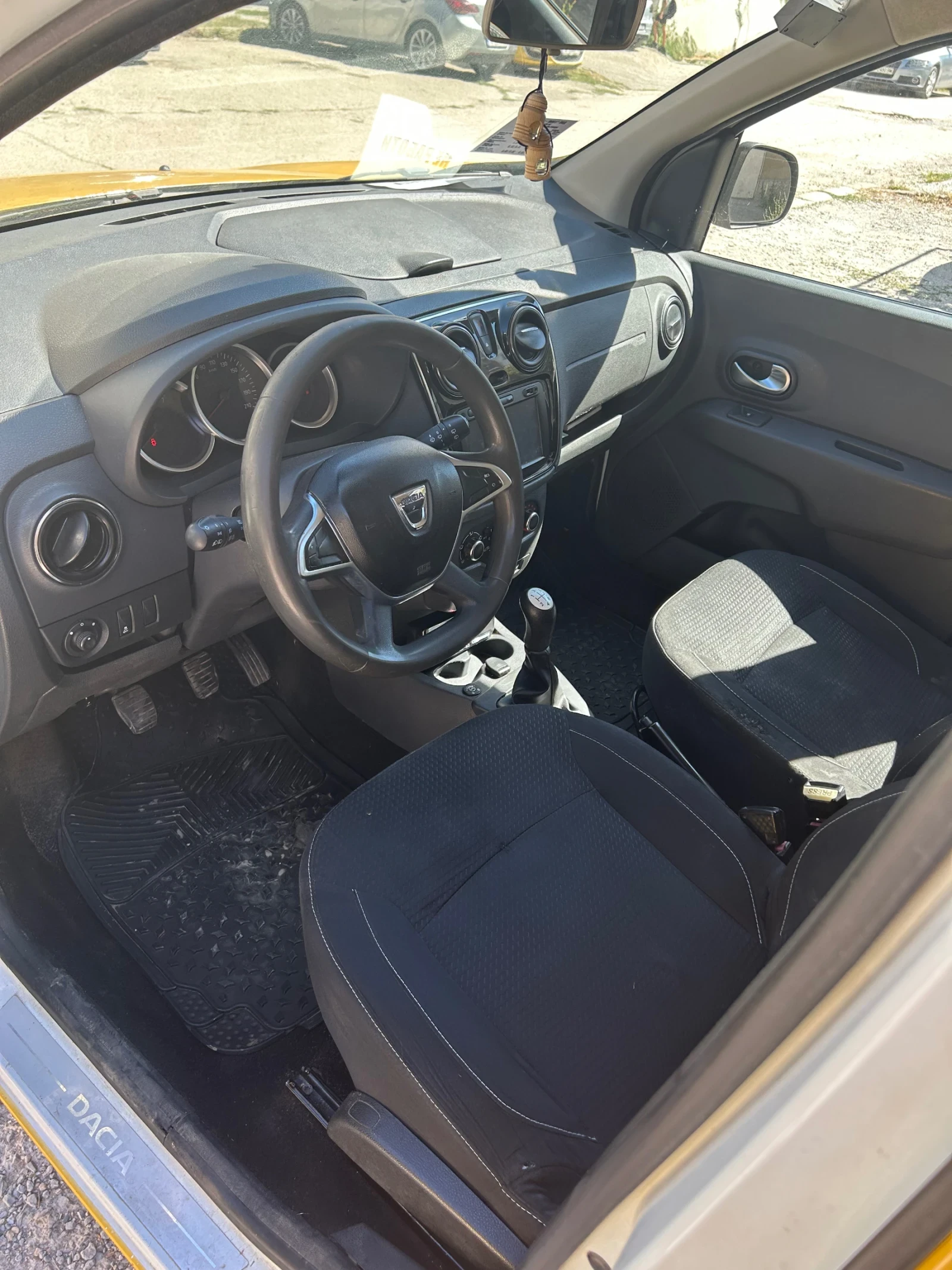 Dacia Lodgy 1.6i LPG, снимка 12 - Автомобили и джипове - 56020674