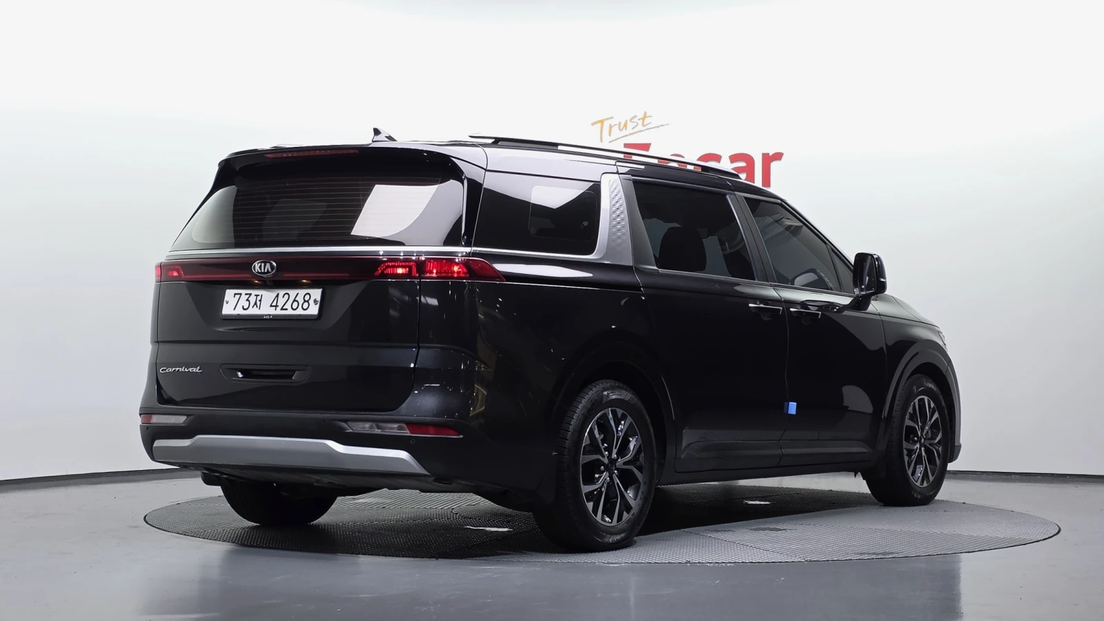 Kia Carnival 2.2* ПОДГРЕВ ВОЛАН* КРАЙНА ЦЕНА, снимка 2 - Автомобили и джипове - 56024681