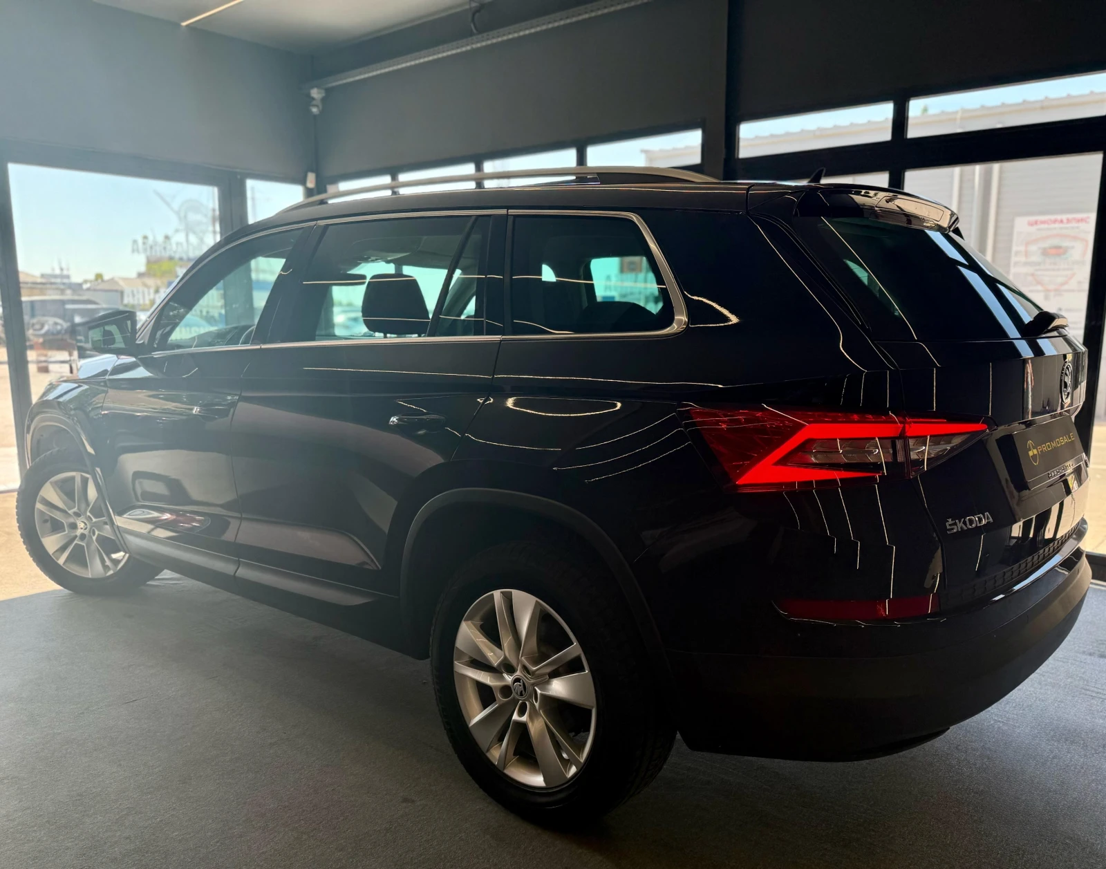 Skoda Kodiaq 4x4* Подгрев* Памет* Лизинг* CarPlay* Теглич* Keyl - изображение 4