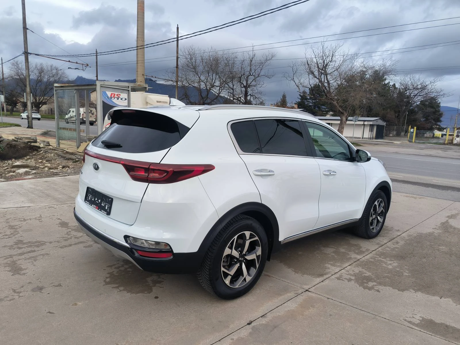 Kia Sportage 1.6d-Navi-Kamera-Keyless-Automat-Euro-6D - изображение 5