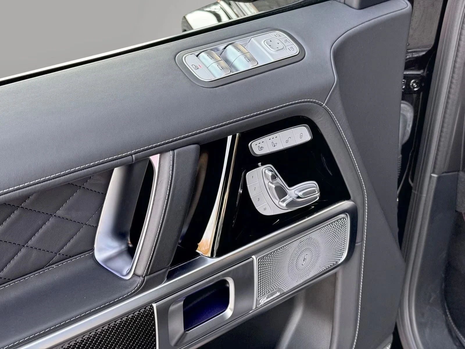 Mercedes-Benz G 63 AMG /FACELIFT/FULL CARBON/SUPERIOR/PERFORMANCE/BURM/, снимка 9 - Автомобили и джипове - 54039109