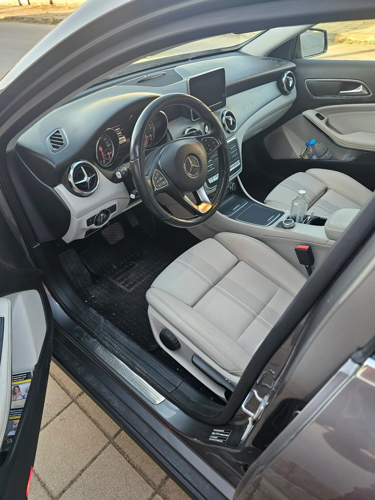 Mercedes-Benz GLA 220 4MATIC, снимка 9 - Автомобили и джипове - 55571360