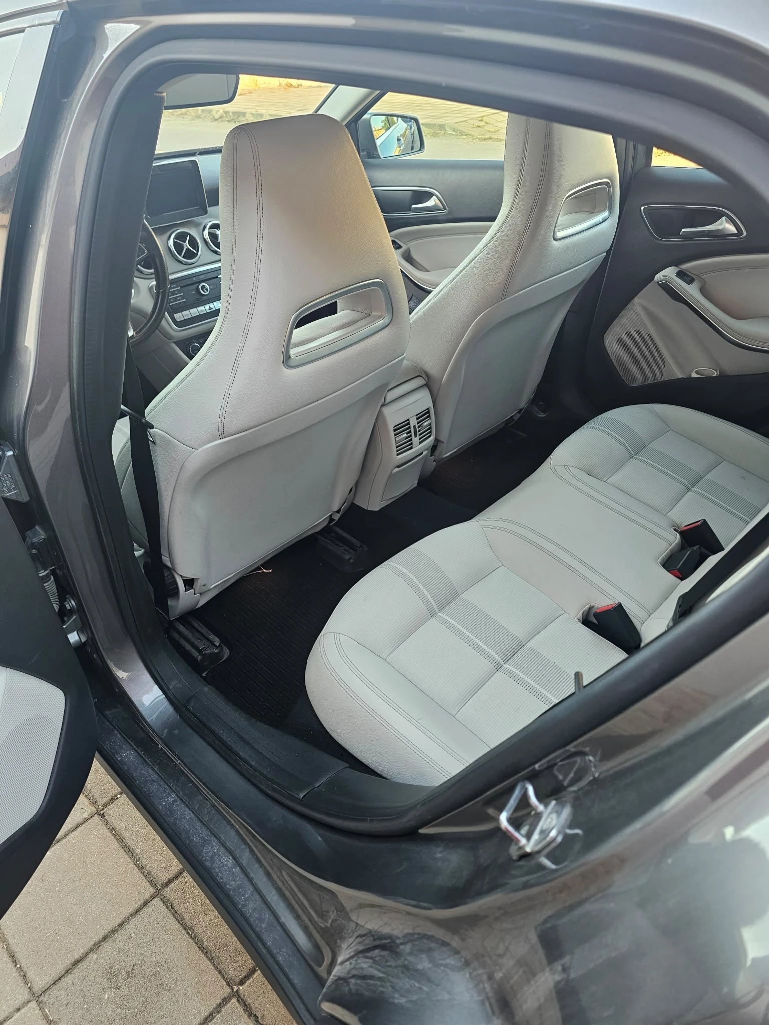 Mercedes-Benz GLA 220 4MATIC, снимка 7 - Автомобили и джипове - 55571360