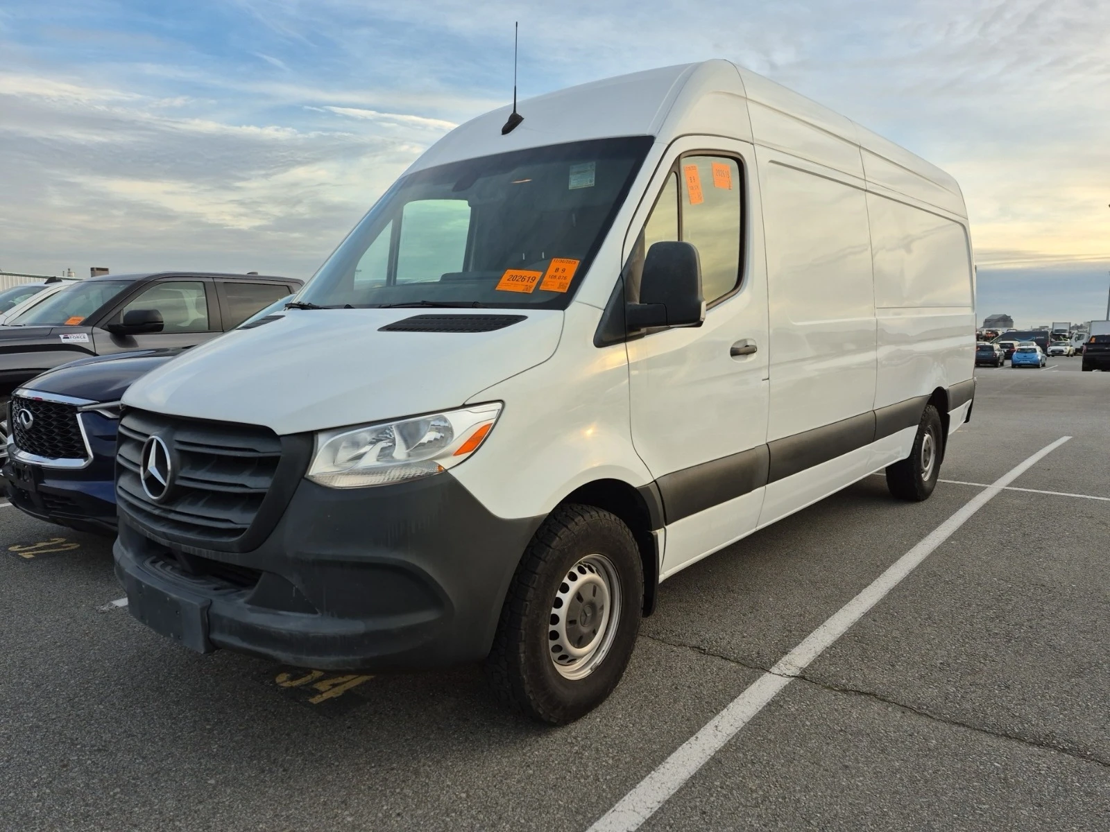 Mercedes-Benz Sprinter 3500 HIGH ROOF V6 * * CARFAX * * АВТО КРЕДИТ * * , снимка 1