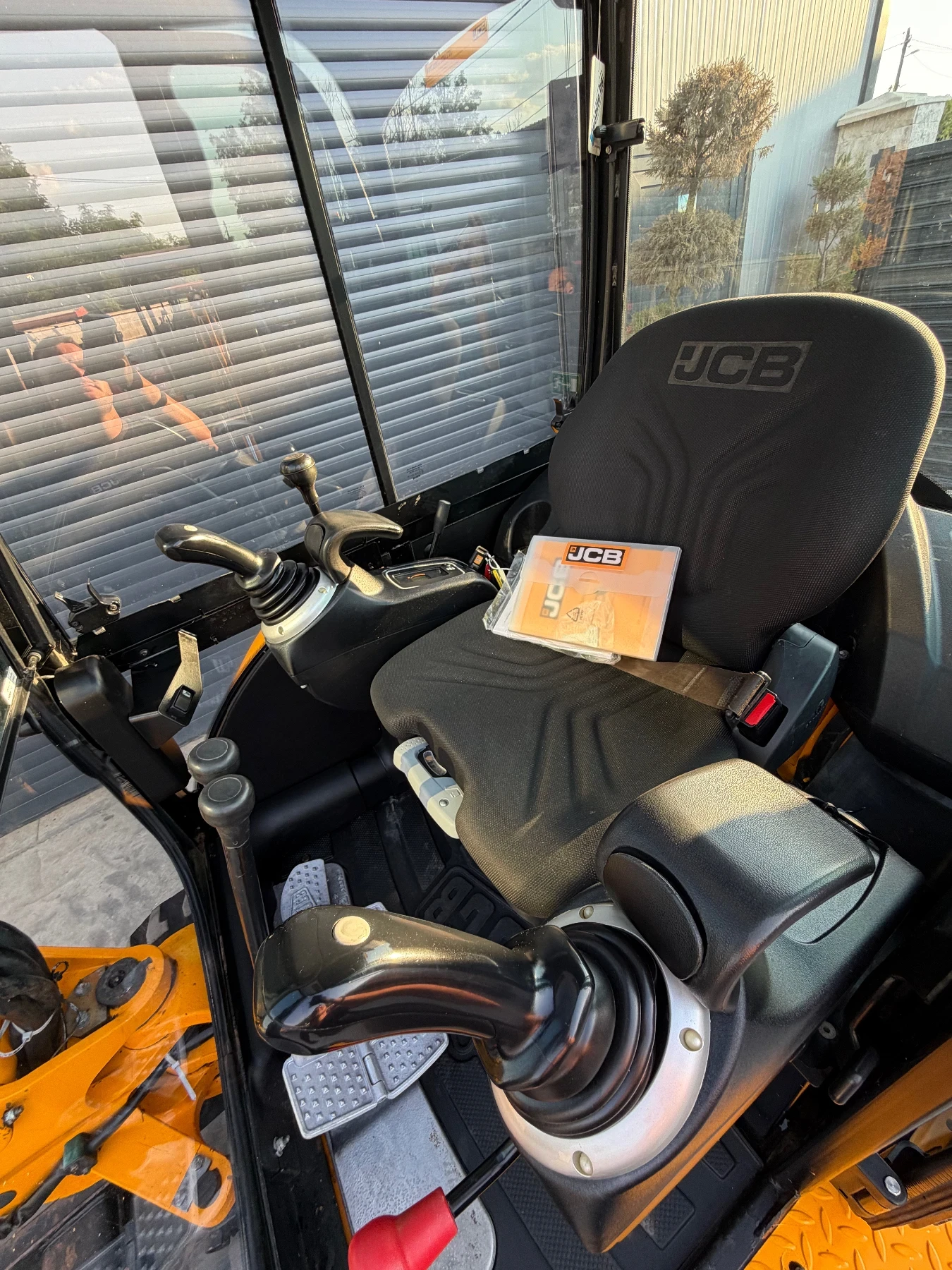 Багер JCB 8025 ZTS 2023г. 900м., снимка 10 - Индустриална техника - 55545239