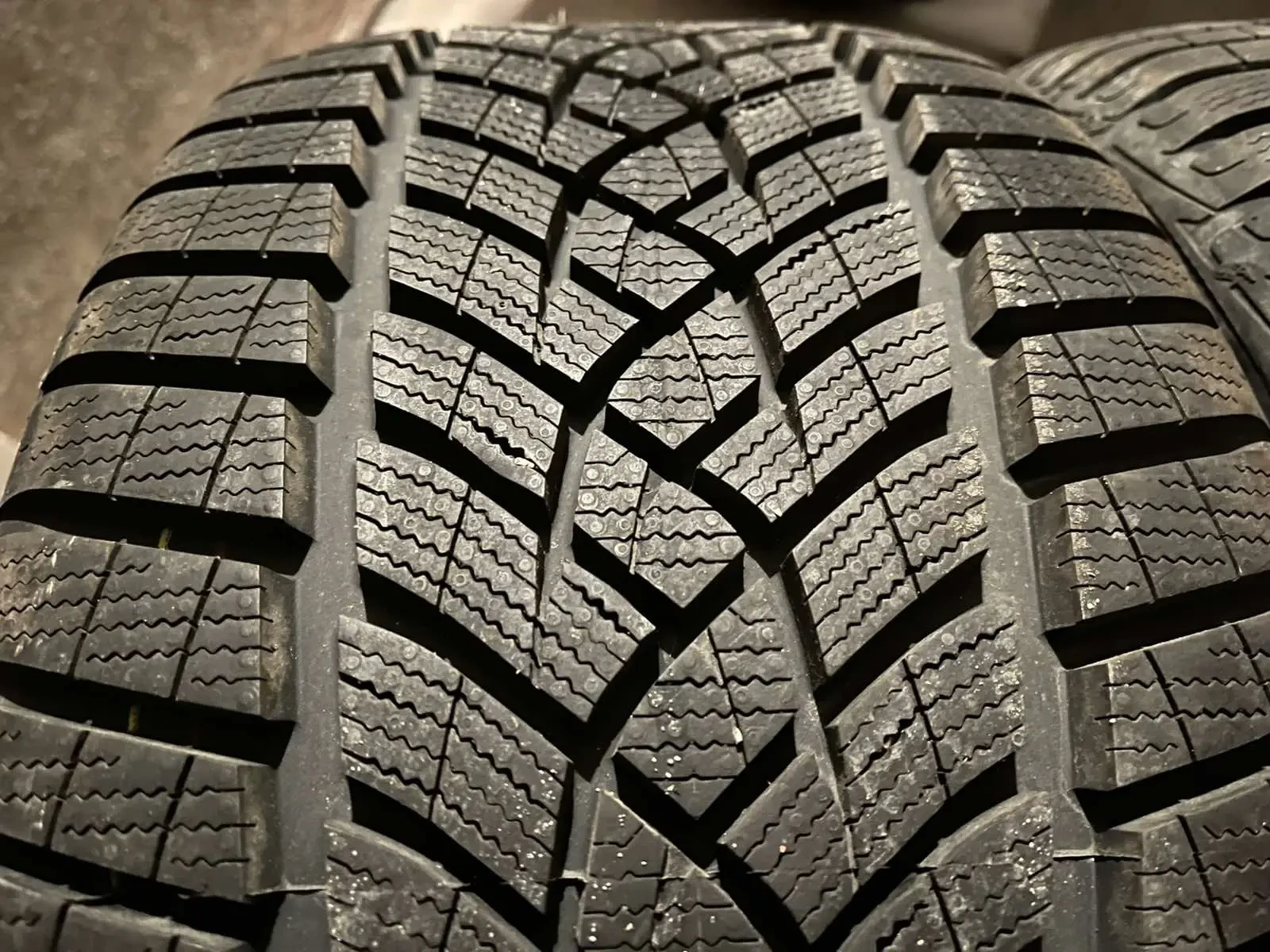���� 245/40R18 | Mobile.bg � ����������� 3
