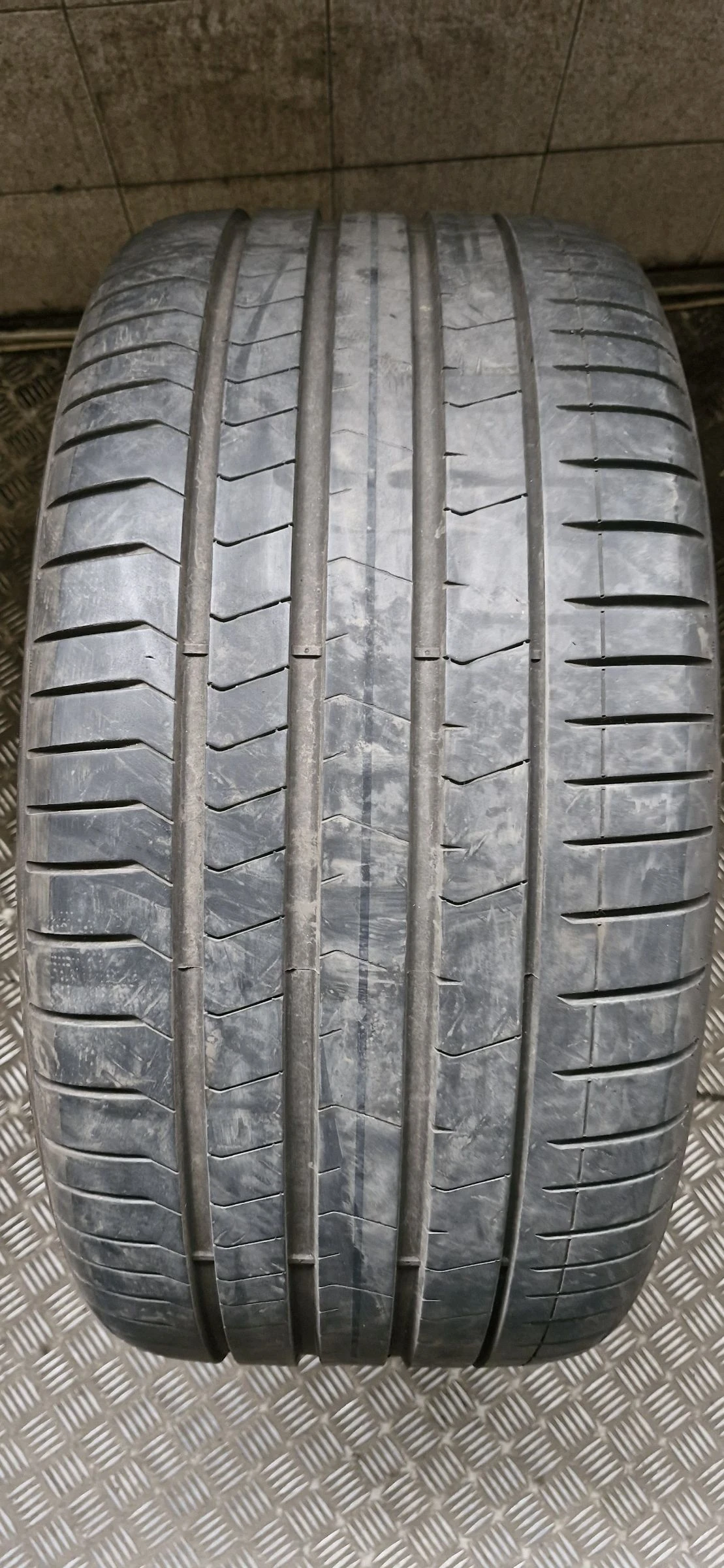 Гуми Летни 275/40R21, снимка 9 - Гуми и джанти - 54703143
