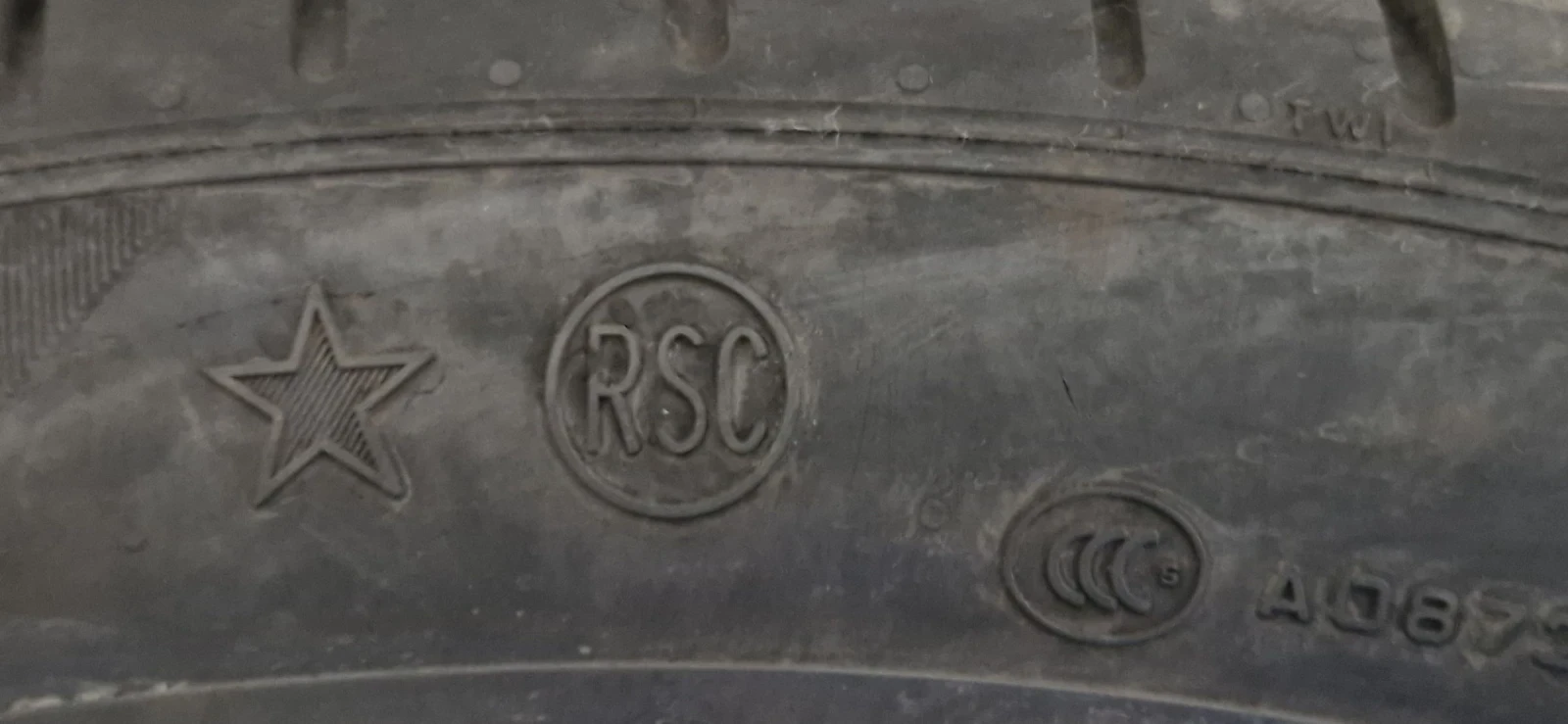 Гуми Летни 275/40R21, снимка 7 - Гуми и джанти - 54703143