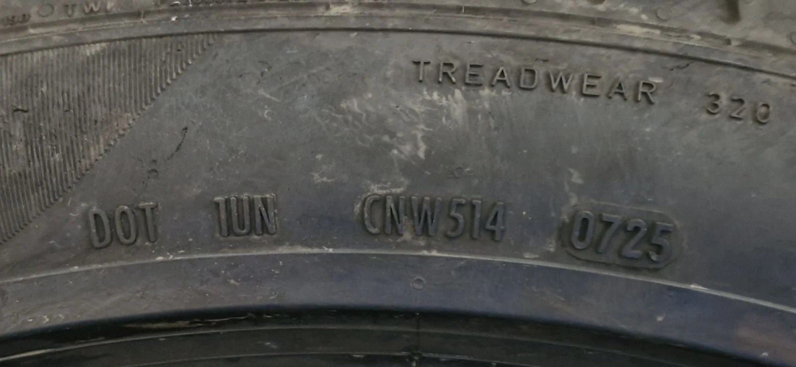Гуми Летни 275/40R21, снимка 4 - Гуми и джанти - 54703143
