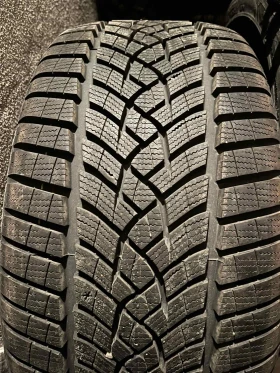 Гуми Зимни 245/40R18