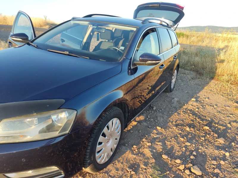 VW Passat Комби, снимка 3 - Автомобили и джипове - 47164226