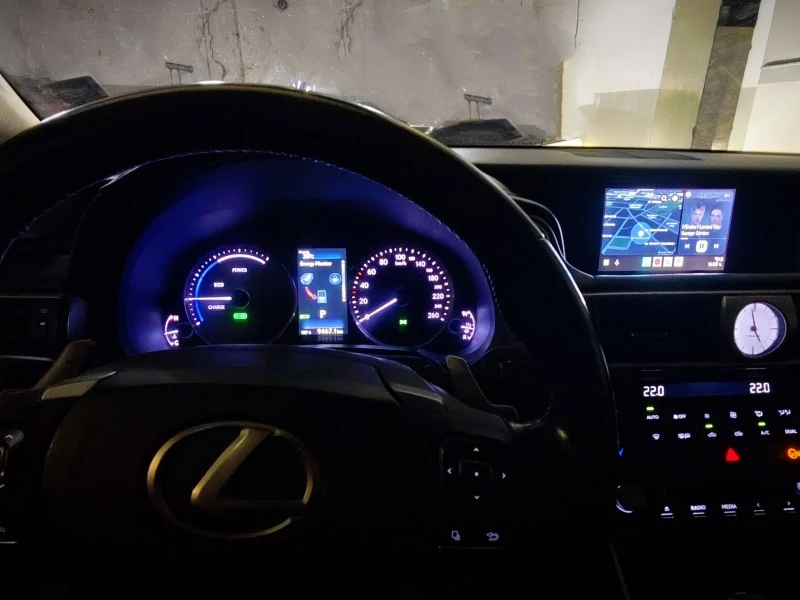 Lexus IS 300 Hybrid/Facelift/Carplay/Android auto, снимка 13 - Автомобили и джипове - 47461334