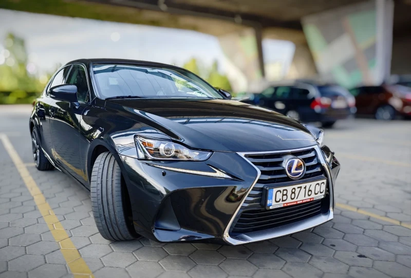 Lexus IS 300 Hybrid/Facelift/Carplay/Android auto, снимка 2 - Автомобили и джипове - 47461334