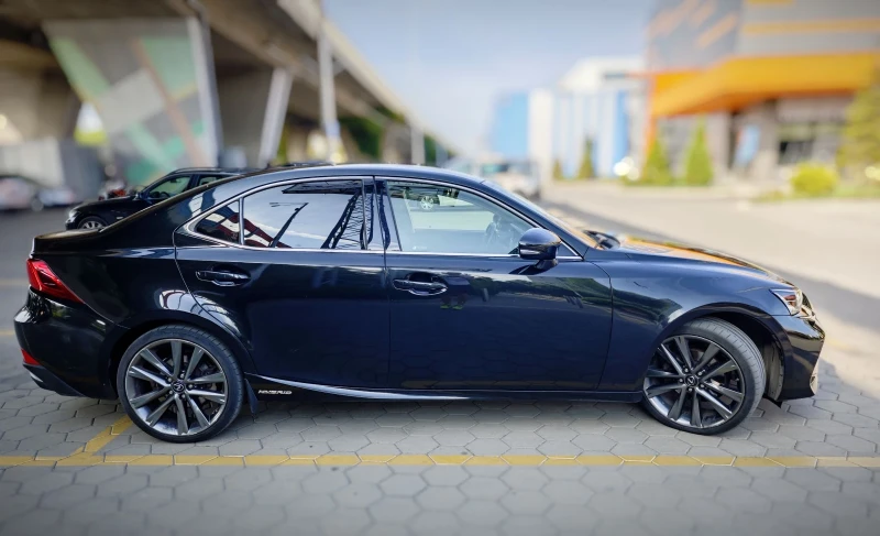 Lexus IS 300 Hybrid/Facelift/Carplay/Android auto, снимка 4 - Автомобили и джипове - 47461334