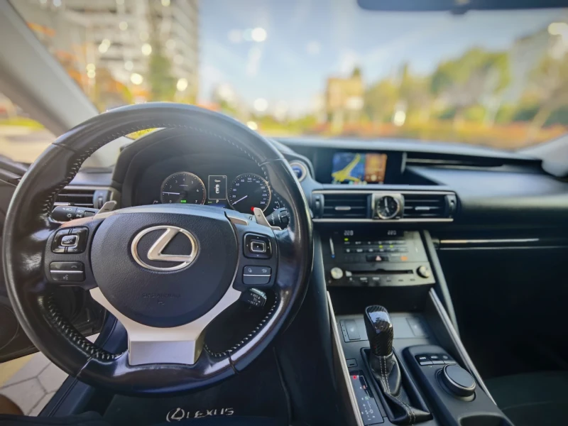 Lexus IS 300 Hybrid/Facelift/Carplay/Android auto, снимка 9 - Автомобили и джипове - 47461334