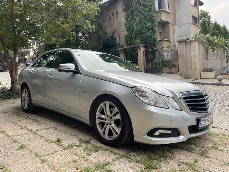 Mercedes-Benz E 220, снимка 3 - Автомобили и джипове - 47250427