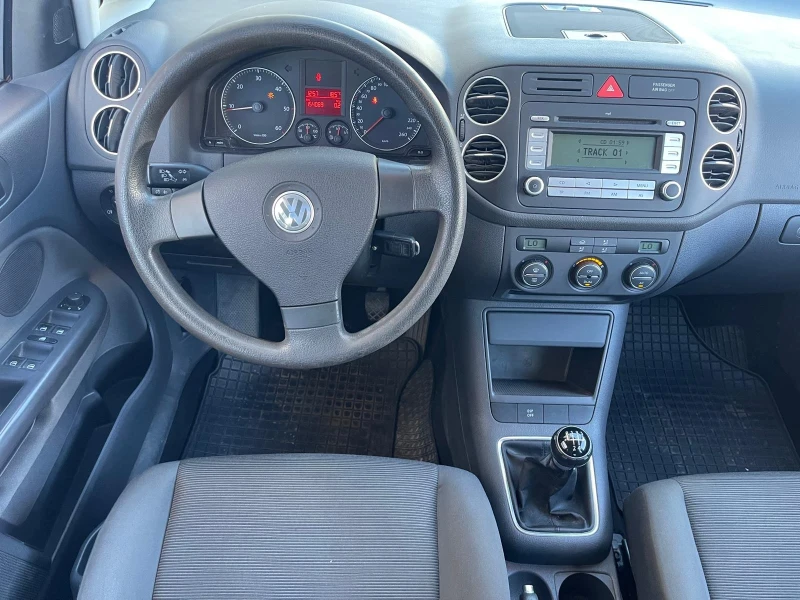 VW Golf Plus 1, 9 TDi ПЕРФЕКТЕН , снимка 3 - Автомобили и джипове - 47918470