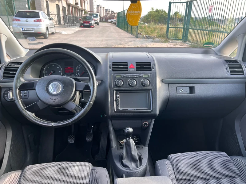 VW Touran, снимка 8 - Автомобили и джипове - 49350468