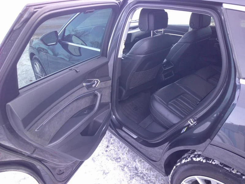 Audi E-Tron 55 QUATTRO* 360 КАМЕРА* ПАМЕТ* , снимка 11 - Автомобили и джипове - 52683910