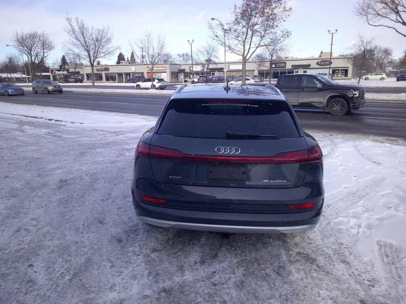 Audi E-Tron 55 QUATTRO* 360 КАМЕРА* ПАМЕТ* , снимка 8 - Автомобили и джипове - 52683910