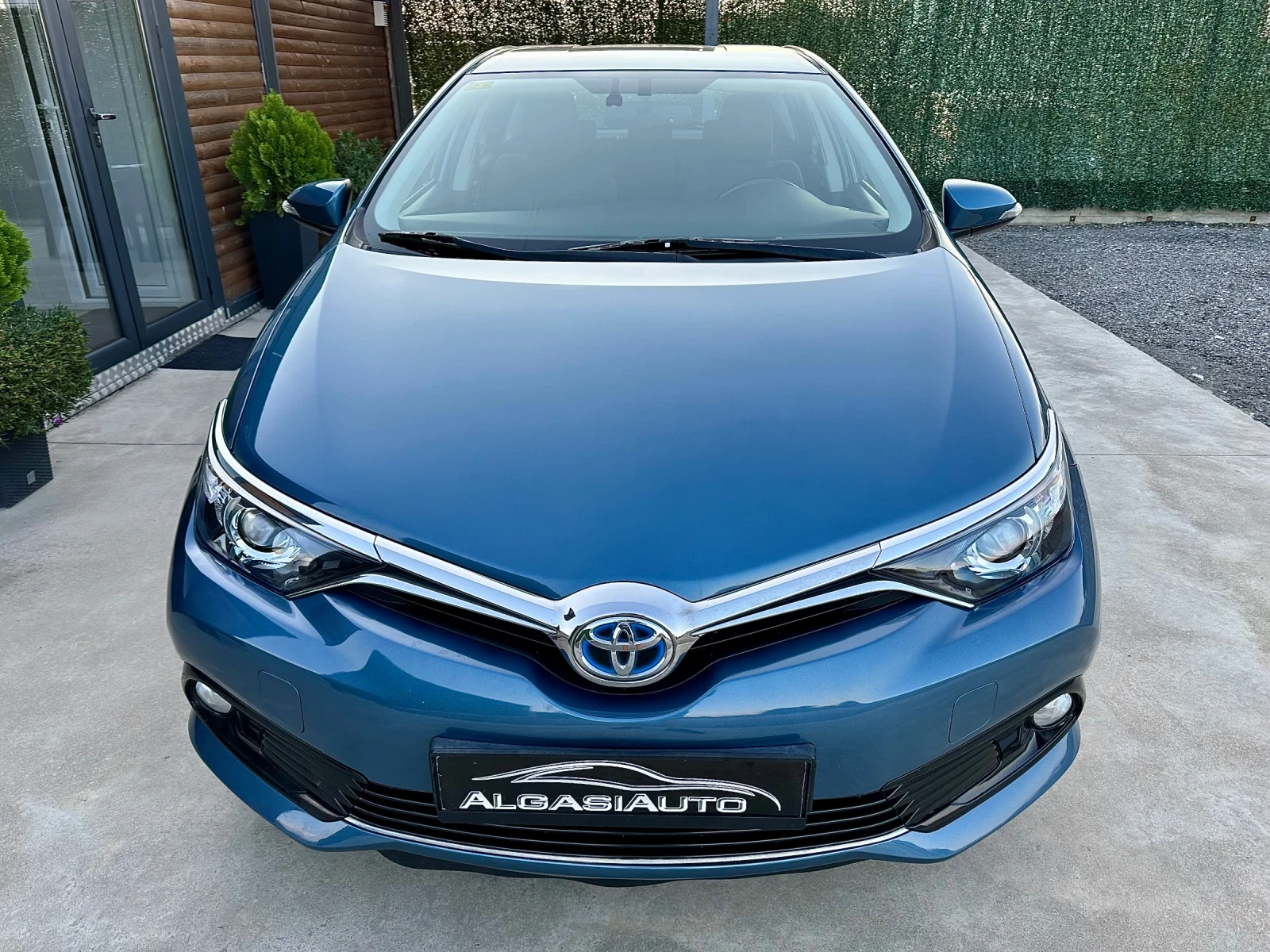 Toyota Auris 1.8 Hybrid - изображение 7