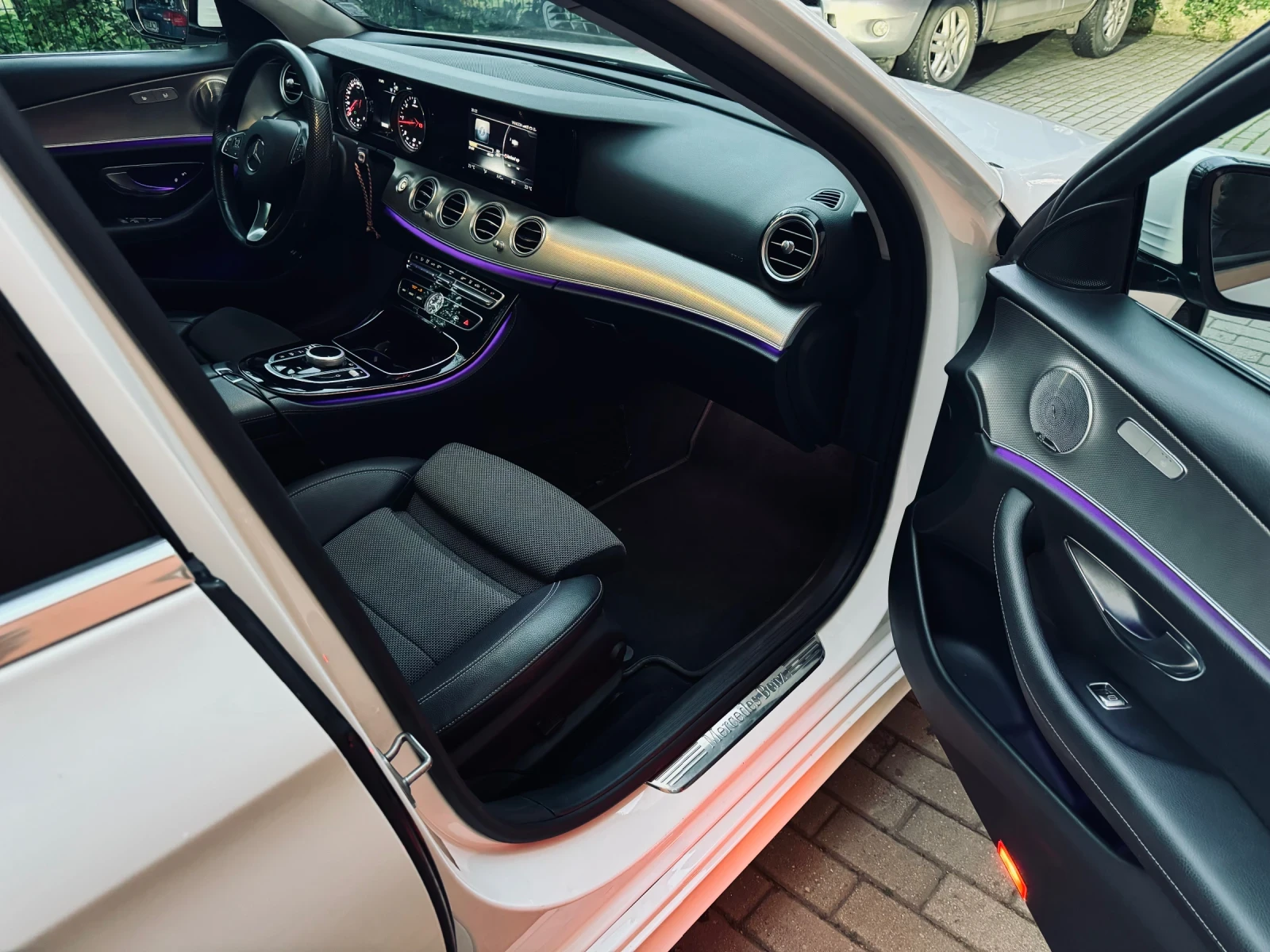 Mercedes-Benz E 220 Amg* Burm* Ambient - изображение 7