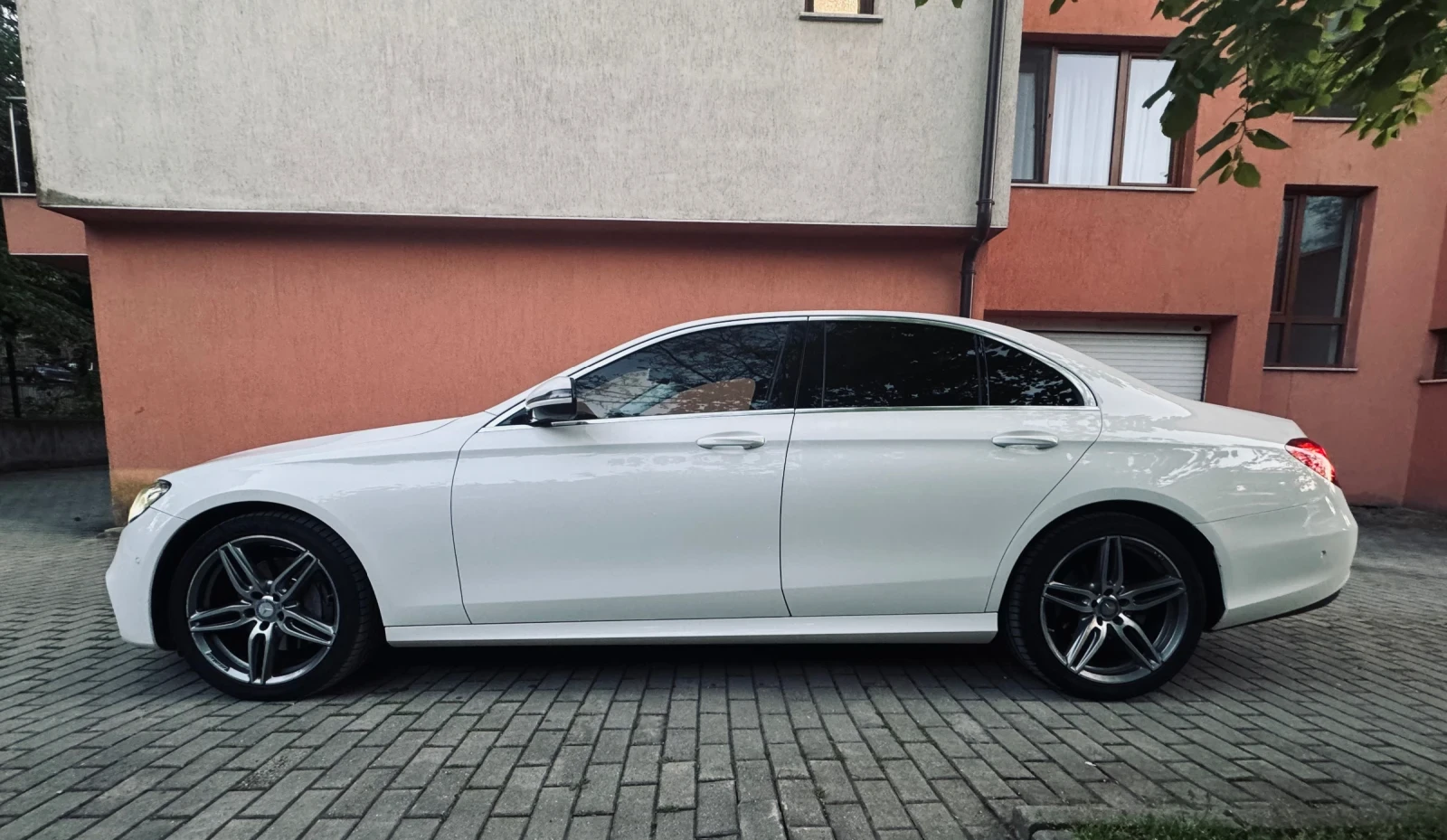Mercedes-Benz E 220 Amg* Burm* Ambient - изображение 3