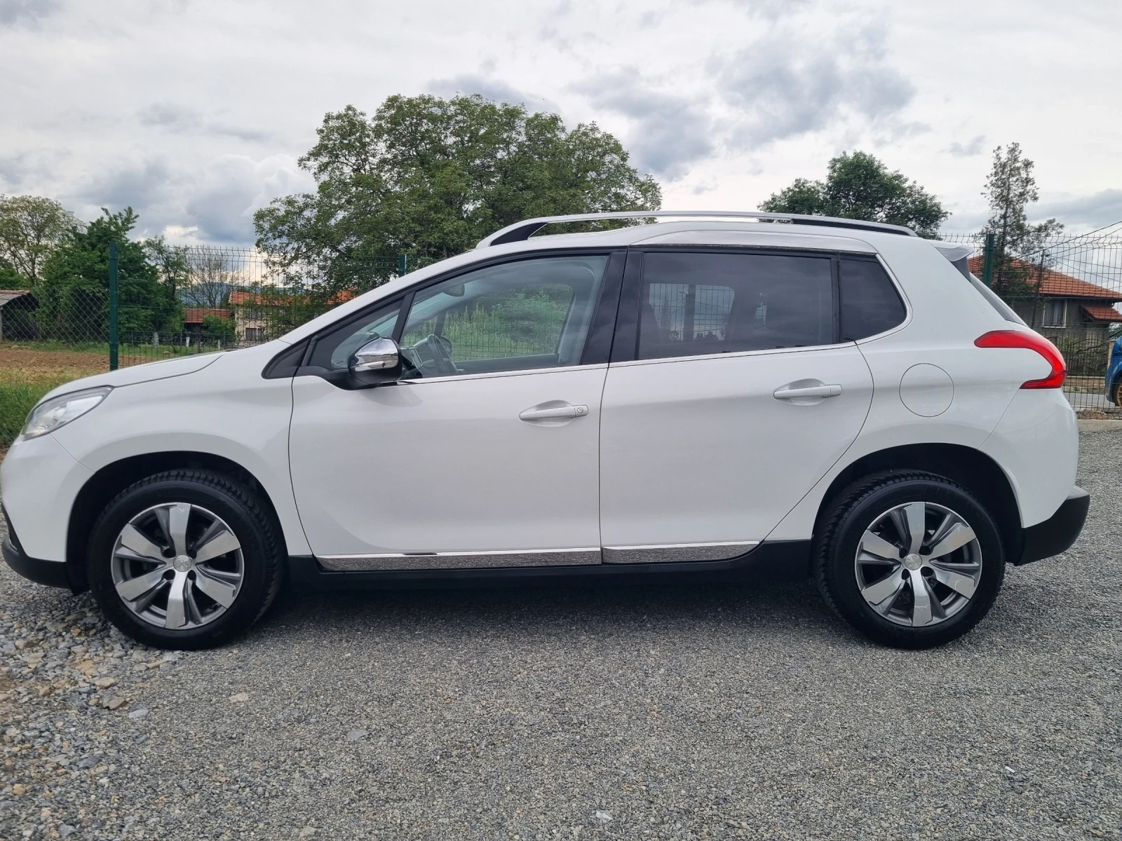 Peugeot 2008 1.2i  Navi  - изображение 9