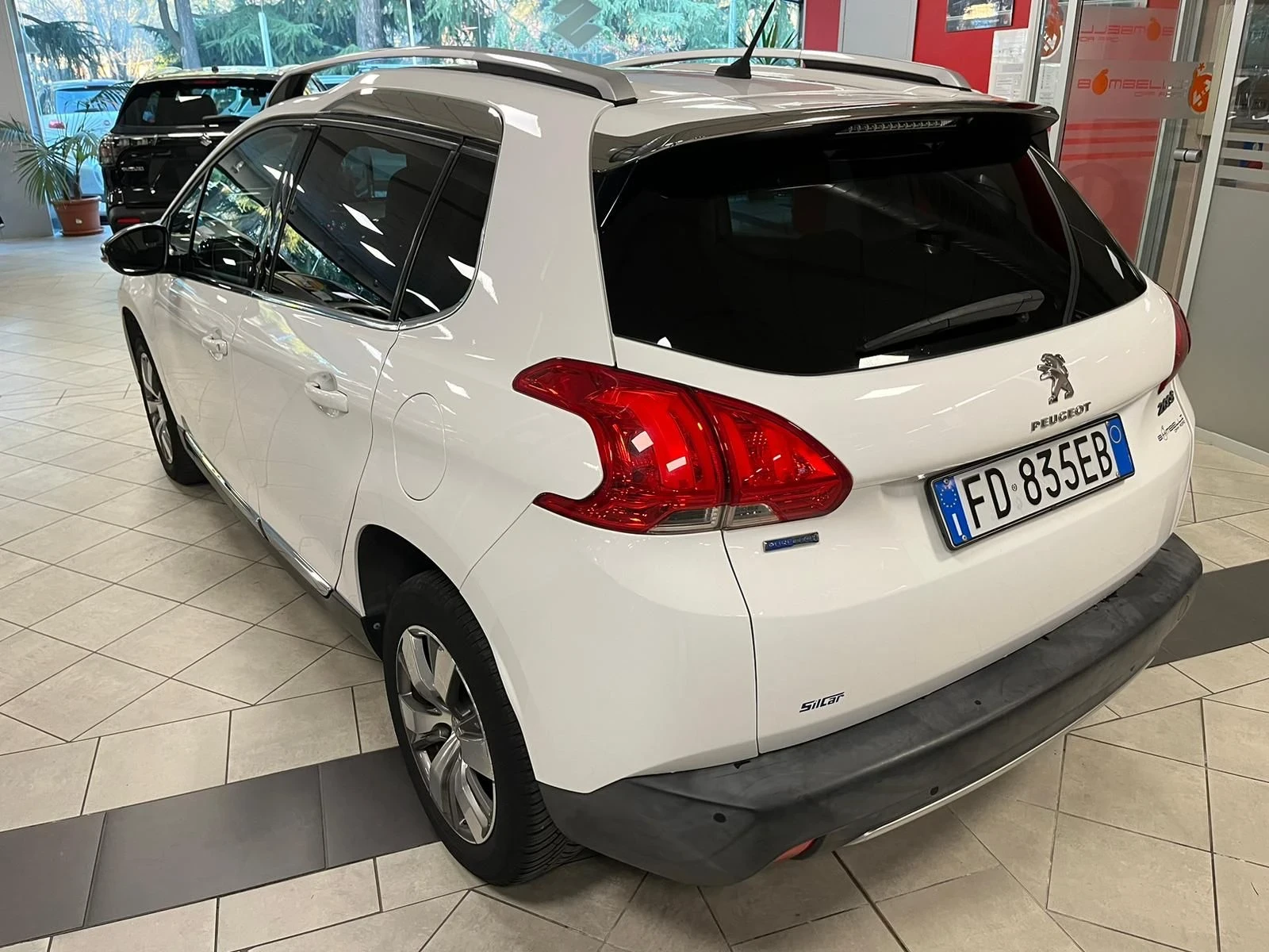 Peugeot 2008 1.2i  Navi  - изображение 2
