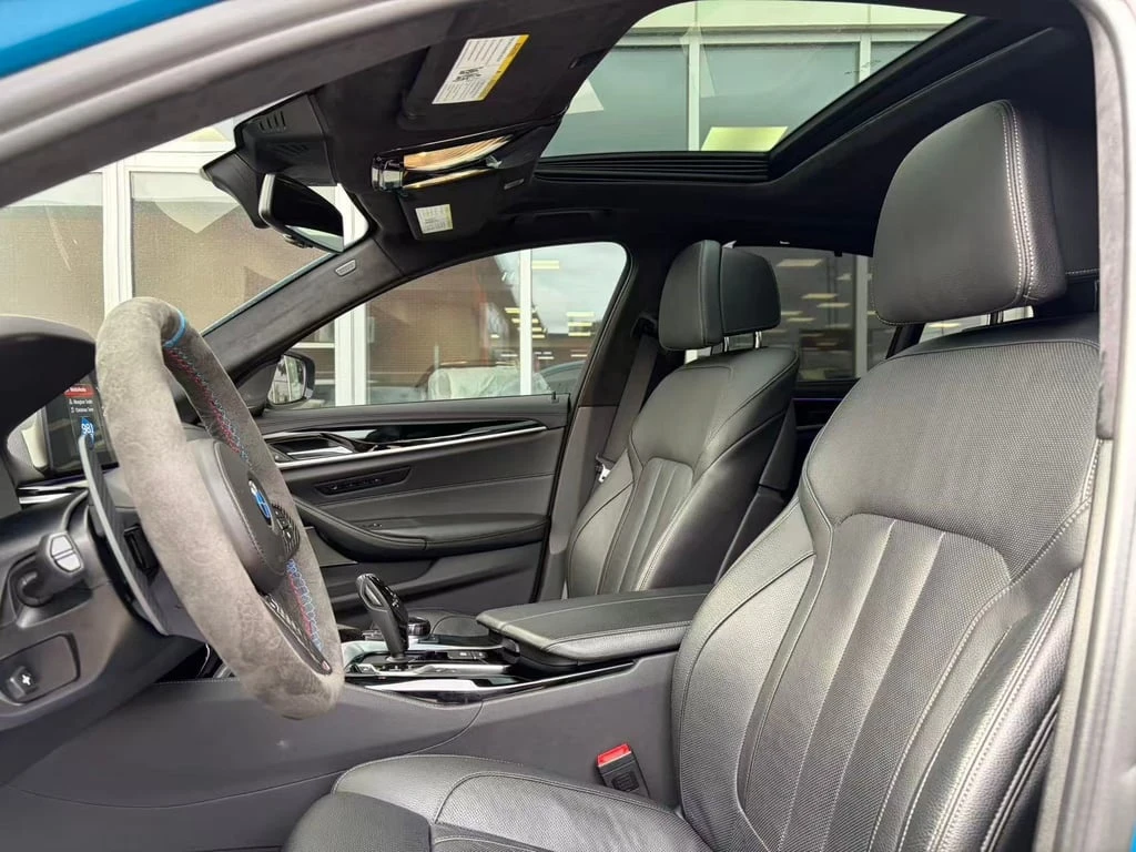 BMW 550 * M550i xDrive * CARFAX * БЕЗ ПЪРВОНАЧАЛНА ВНОСКА - изображение 10