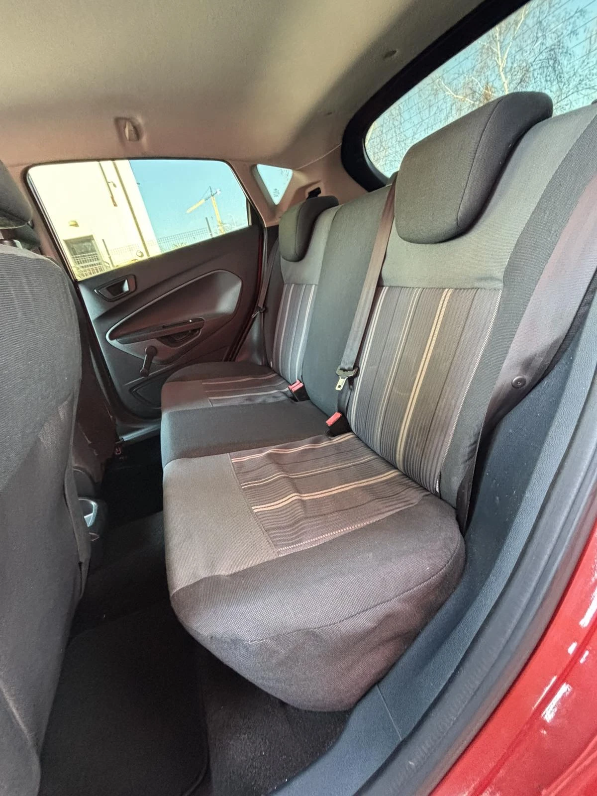 Ford Fiesta 1.3i 82кс, снимка 9 - Автомобили и джипове - 53986775