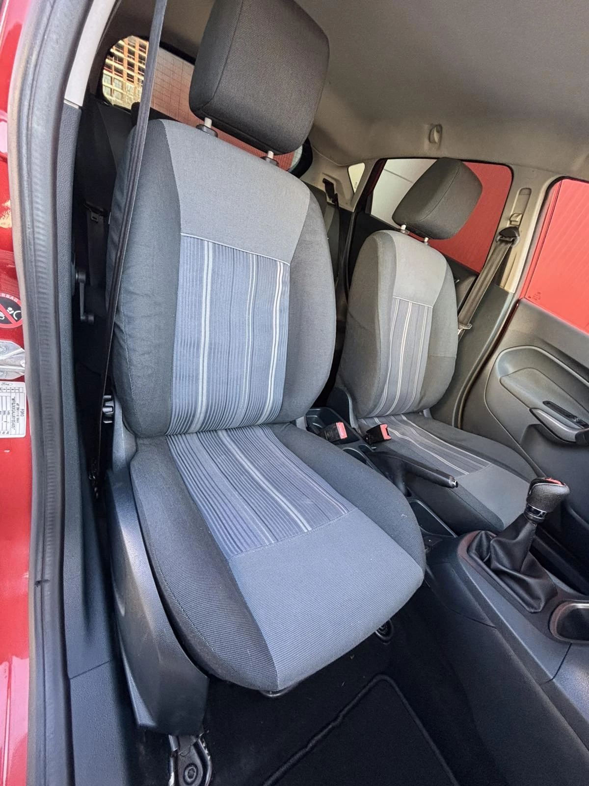 Ford Fiesta 1.3i 82кс, снимка 8 - Автомобили и джипове - 53986775