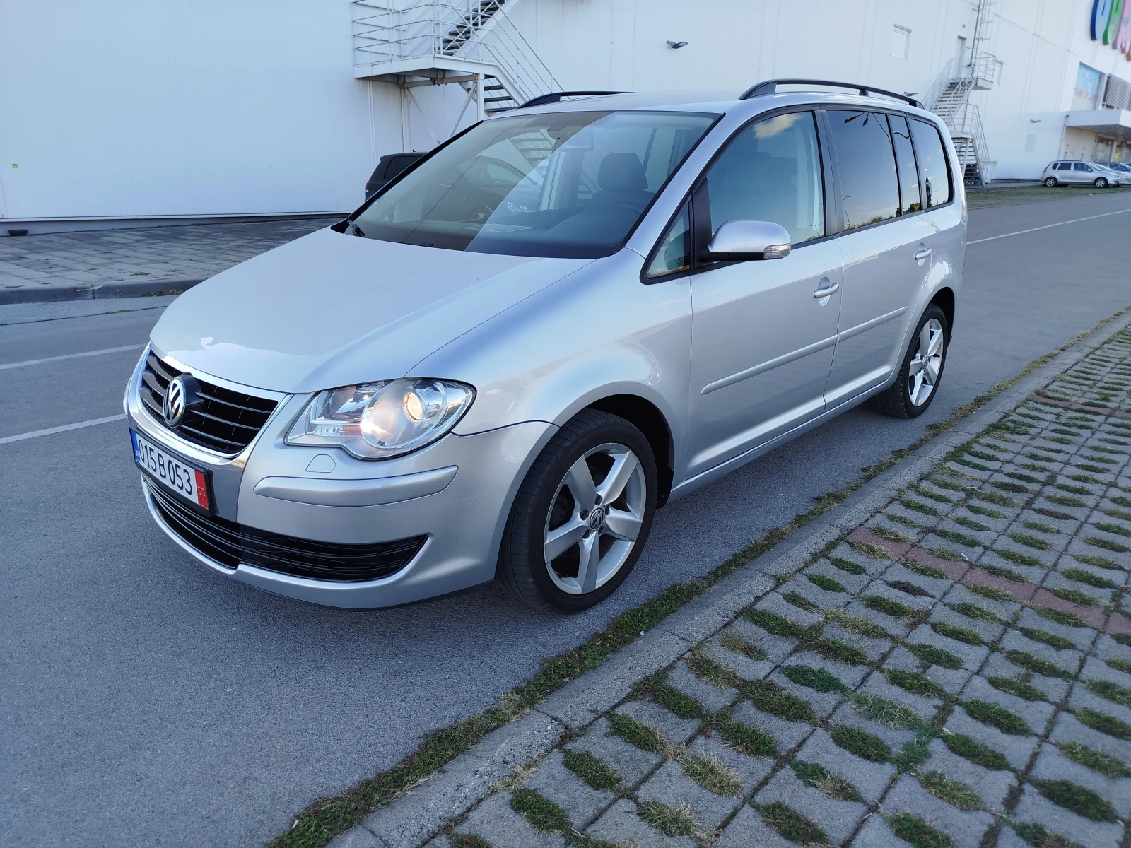 VW Touran 1.9TDI-105кс.NAVI, снимка 2 - Автомобили и джипове - 56213952