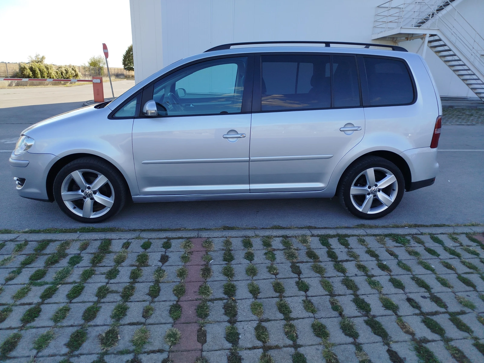 VW Touran 1.9TDI-105кс.NAVI, снимка 3 - Автомобили и джипове - 56213952