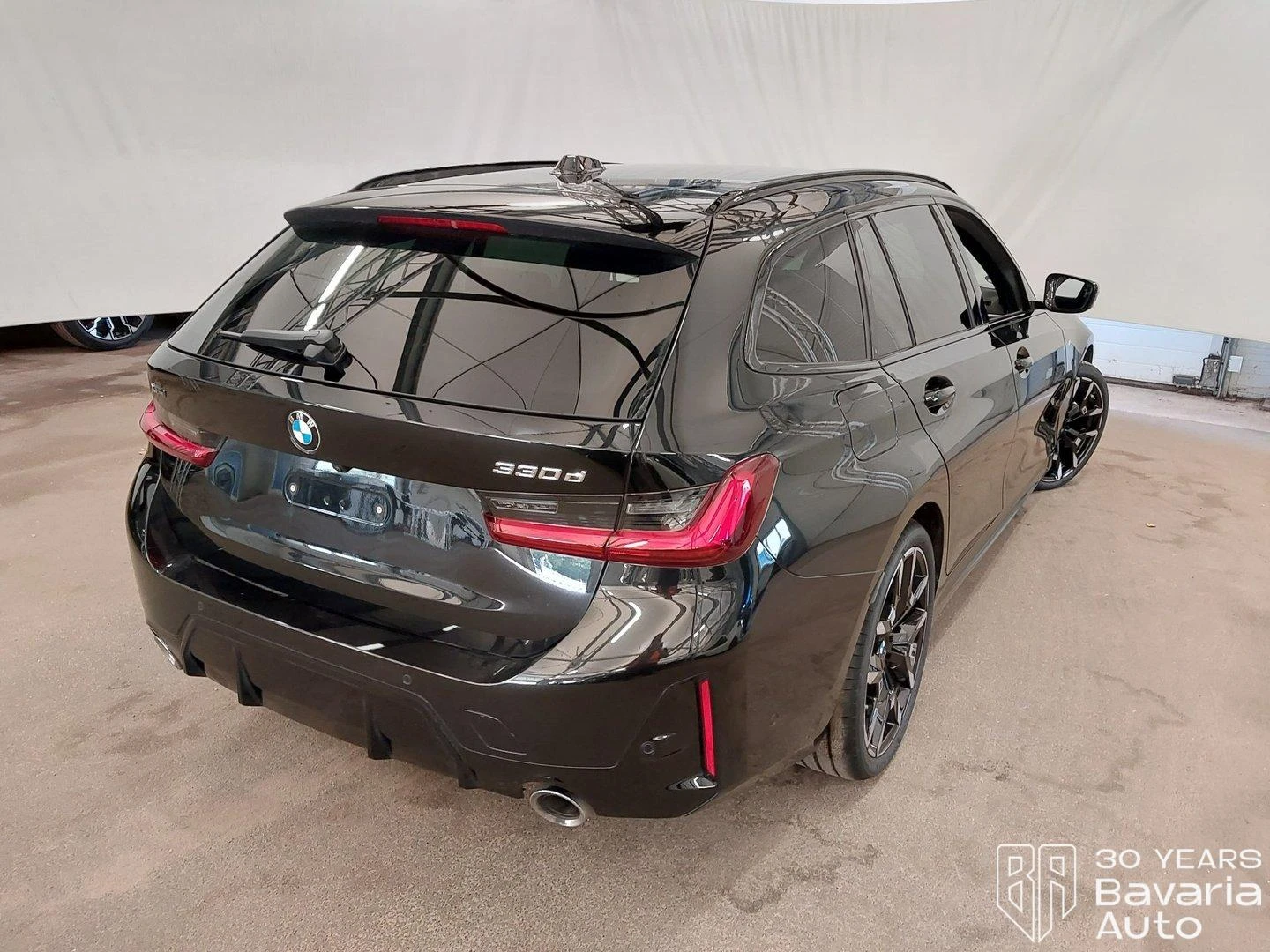 BMW 330 d xDrive Touring Sportautomatic, снимка 3 - Автомобили и джипове - 56235569