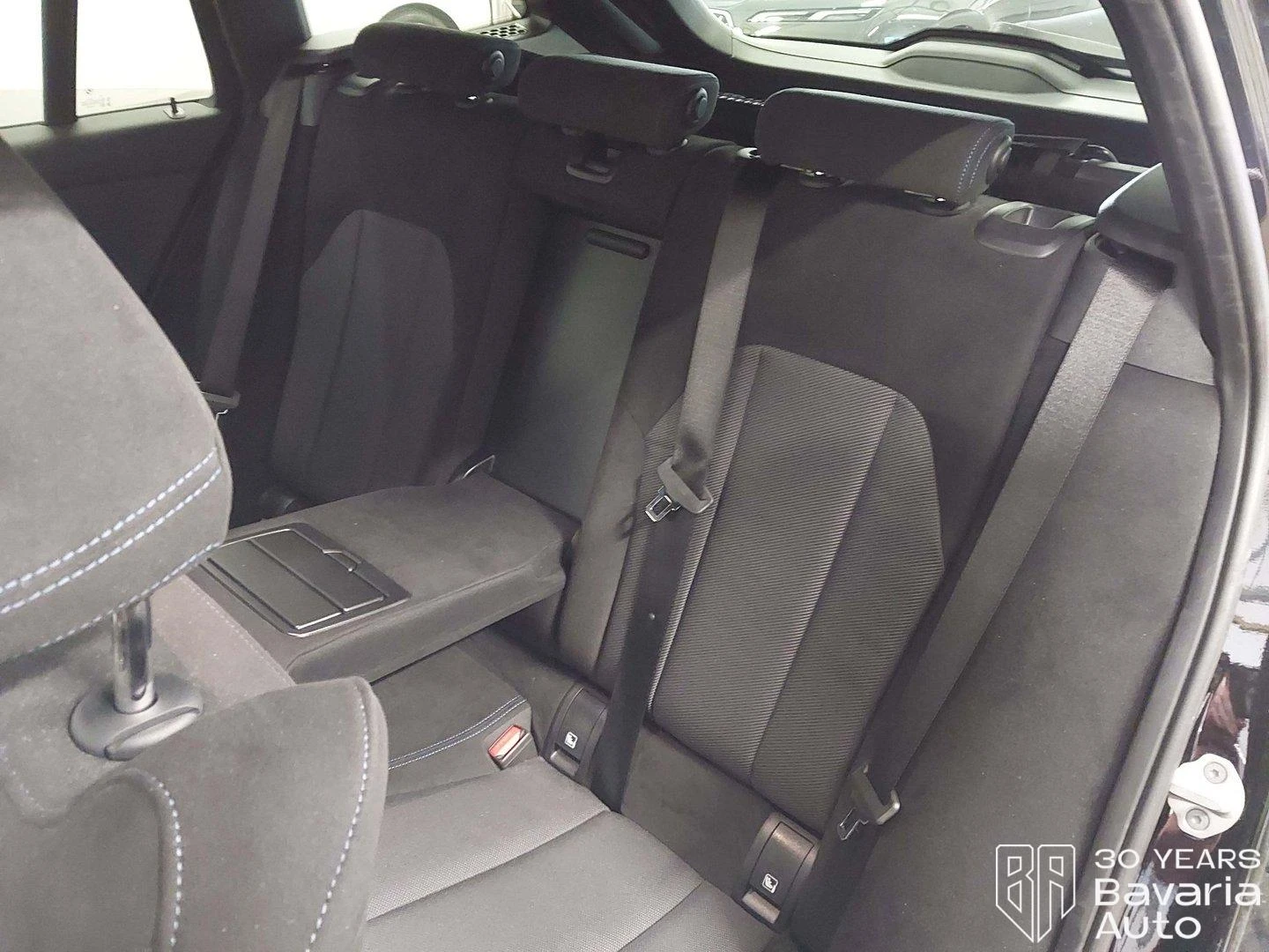 BMW 330 d xDrive Touring Sportautomatic, снимка 8 - Автомобили и джипове - 56235569