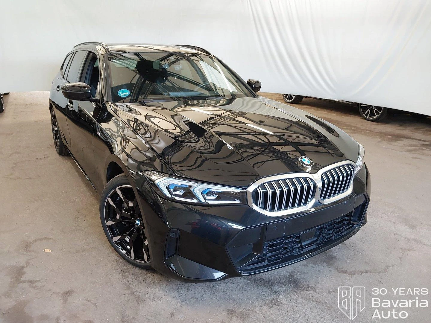 BMW 330 d xDrive Touring Sportautomatic, снимка 4 - Автомобили и джипове - 56235569
