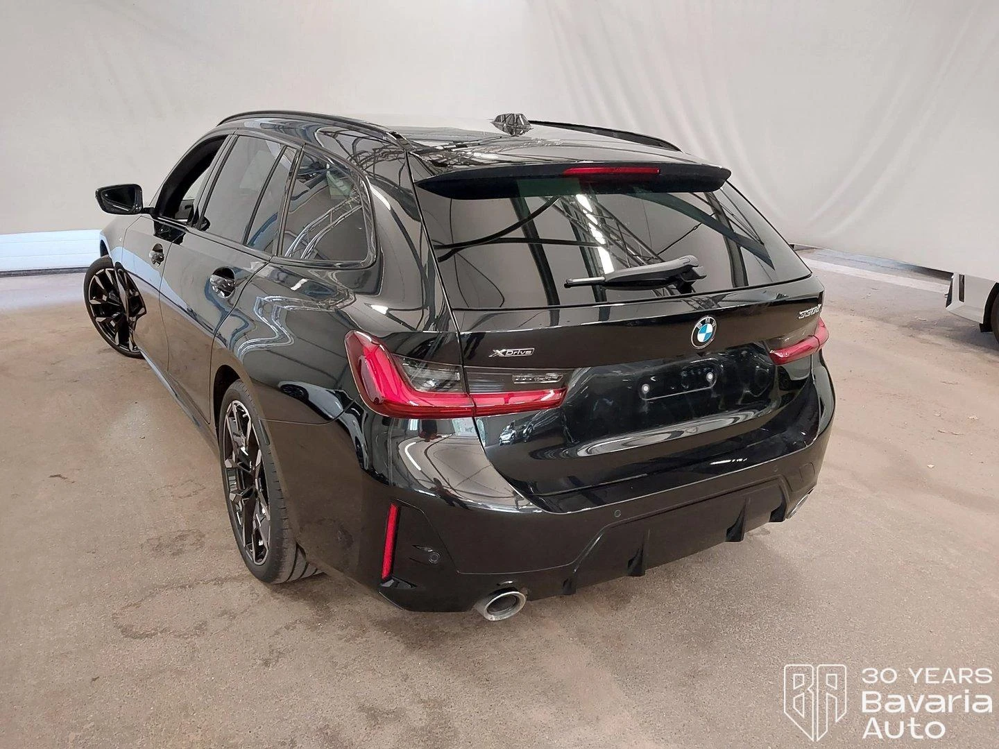 BMW 330 d xDrive Touring Sportautomatic, снимка 2 - Автомобили и джипове - 56235569