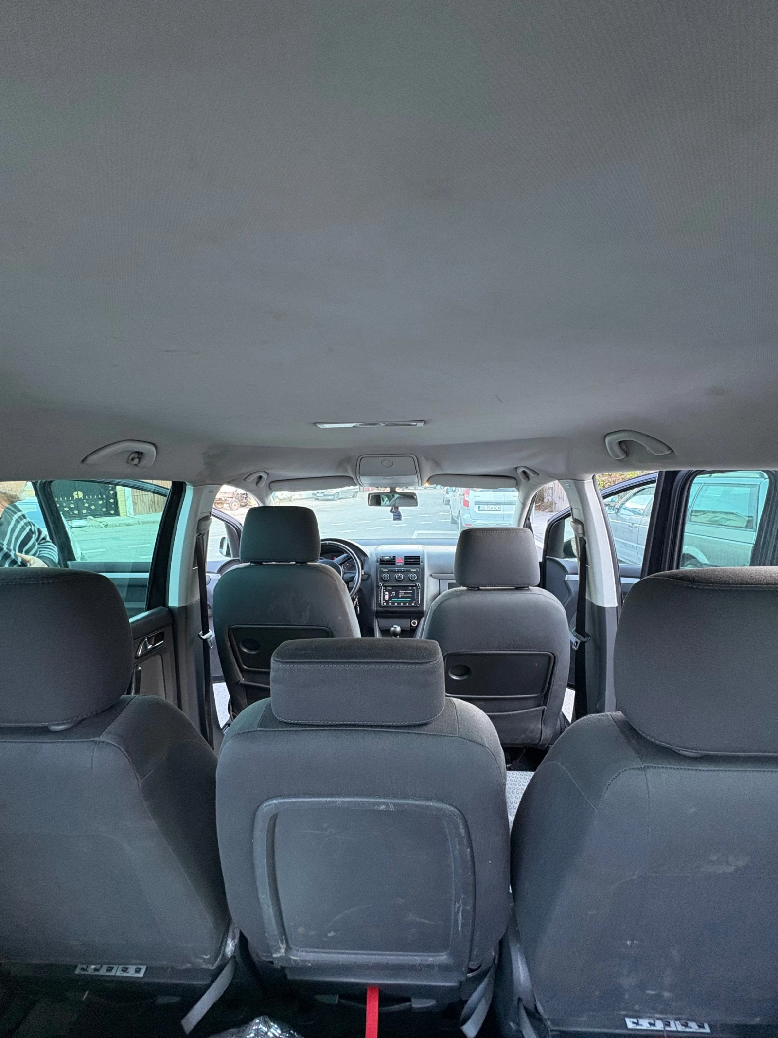 VW Touran 2.0 TDI, снимка 2 - Автомобили и джипове - 56645949