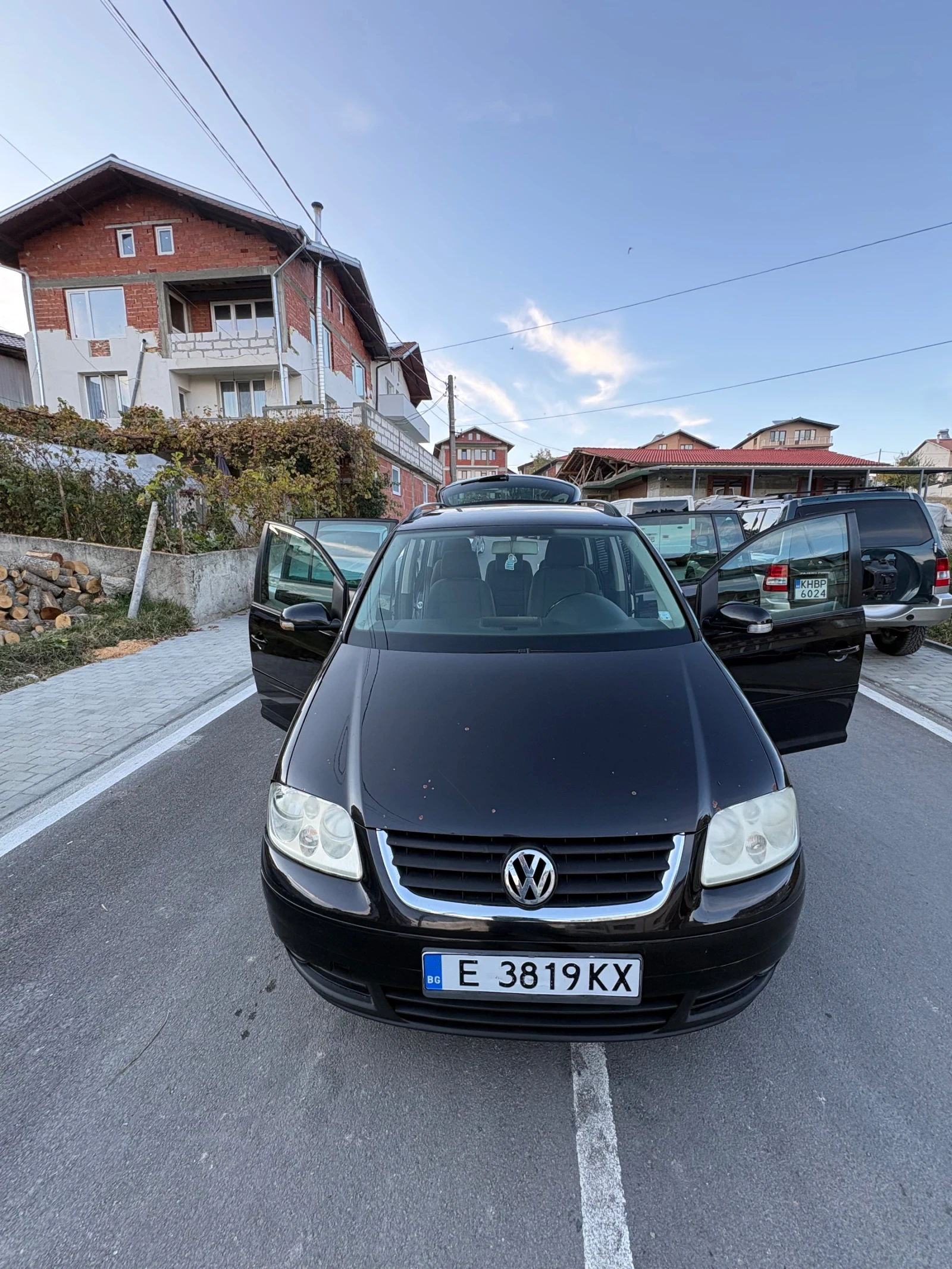 VW Touran 2.0 TDI, снимка 7 - Автомобили и джипове - 56645949