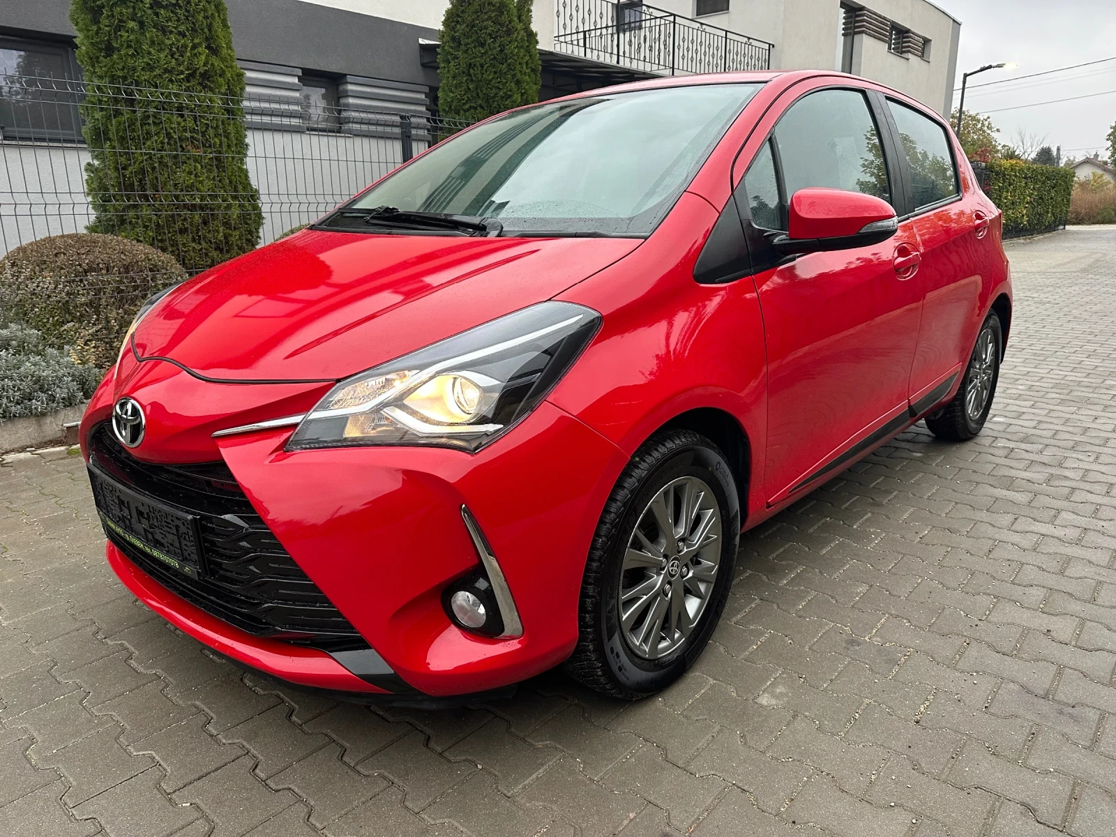 Toyota Yaris 1.5-БЕНЗИН-112к.с-КАМЕРА