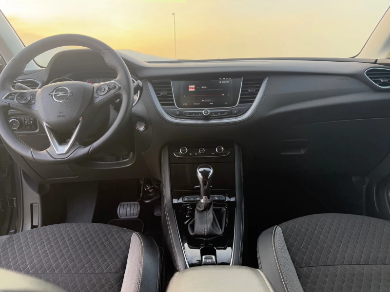 Opel Grandland X 1.2 benzin 131ks Automatic !!! Лизинг !!!, снимка 14 - Автомобили и джипове - 49924588