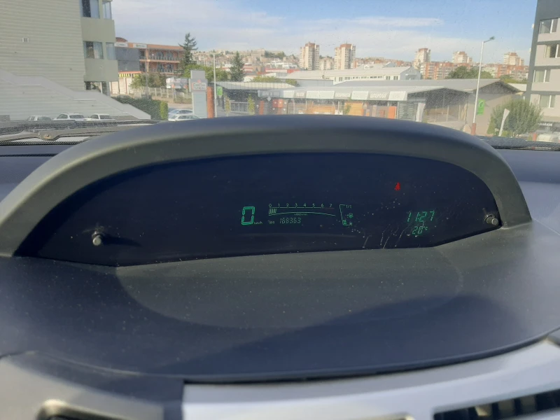 Toyota Yaris 1.3VVTI, снимка 13 - Автомобили и джипове - 51958782