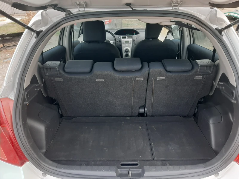 Toyota Yaris 1.3VVTI, снимка 15 - Автомобили и джипове - 51958782