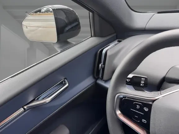 Volvo EX30 Cross Country = Ultra = Heat Pump Гаранция, снимка 7 - Автомобили и джипове - 53591765