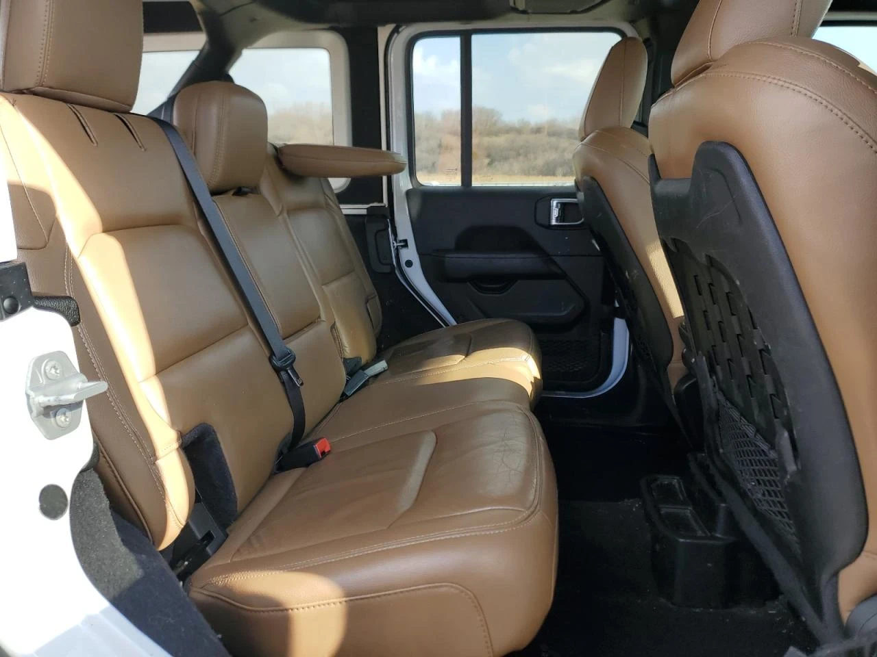 Jeep Wrangler  - изображение 10