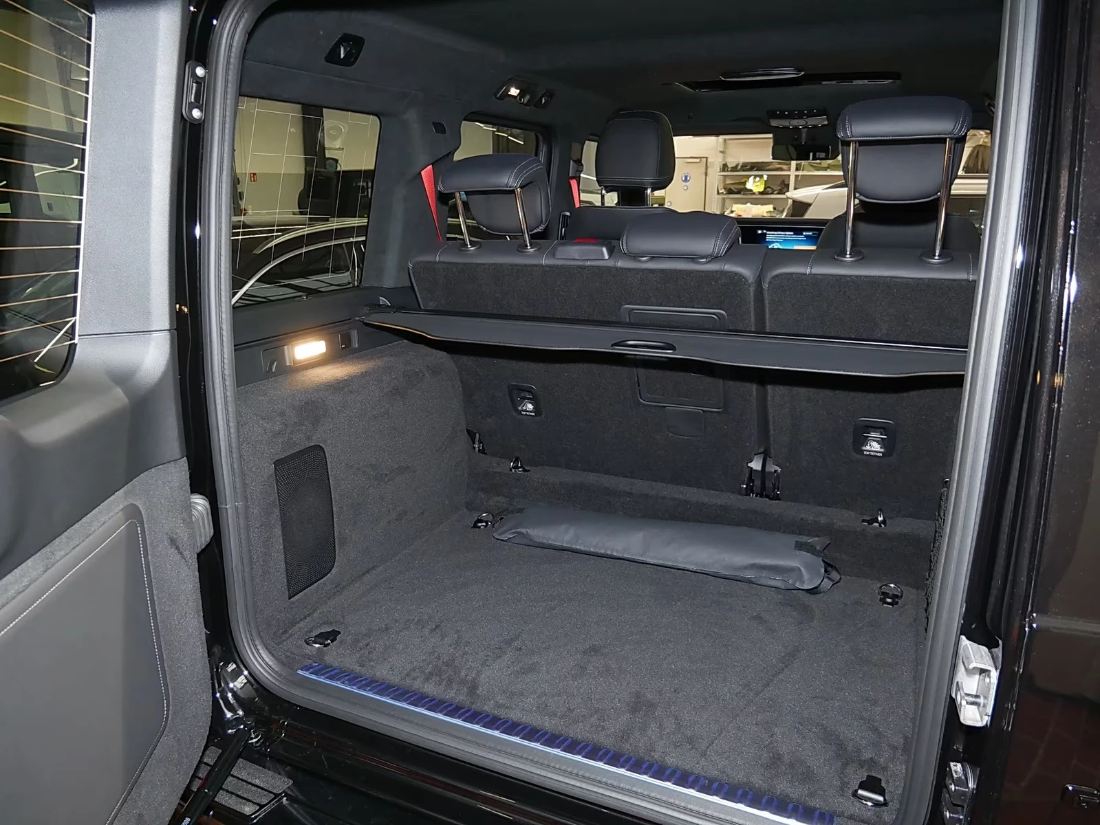 Mercedes-Benz G 63 AMG 4-MATIC NIGHT-PAKET BURMESTER 360-CAM, снимка 13 - Автомобили и джипове - 54945747