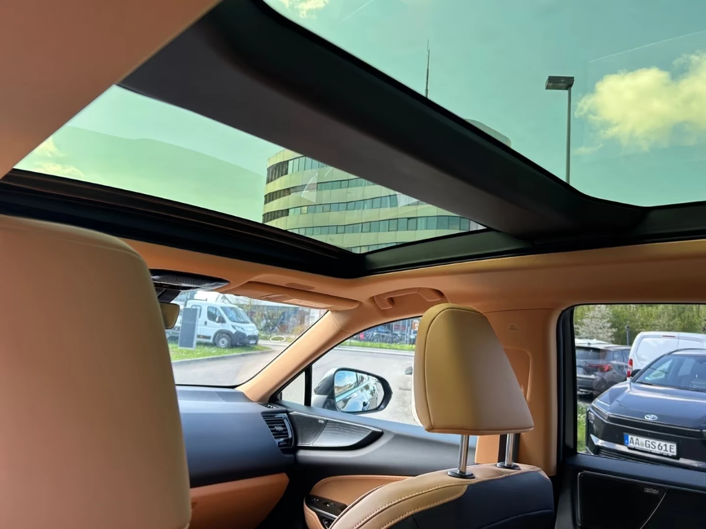 Lexus NX 450 h+ /LUXURY/4X4/292HP/PANO/M.LEVINSON/360/267h, снимка 13 - Автомобили и джипове - 55013833